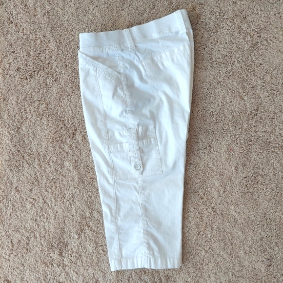 Lee Pants - LEE relaxed fit mid rise capri pants NWOT